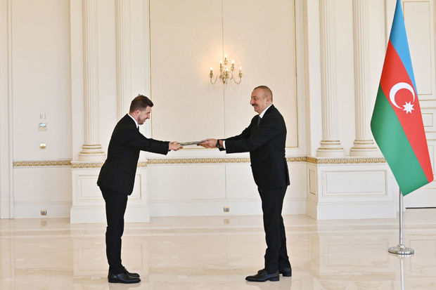 İlham Əliyev Bosniya və Herseqovinanın ölkəmizdə yeni təyin olunan səfirinin etimadnaməsini qəbul edib